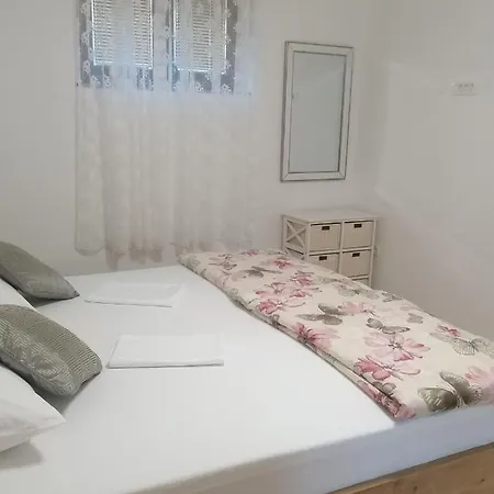Apartment Maris *