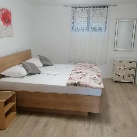 Maris Apartment *