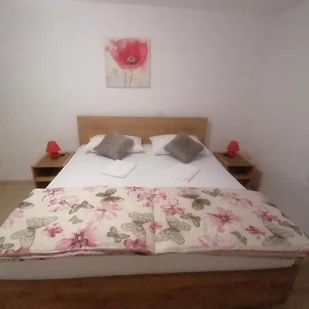 Maris Apartment