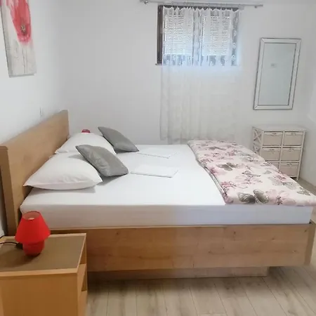 Maris Apartment *